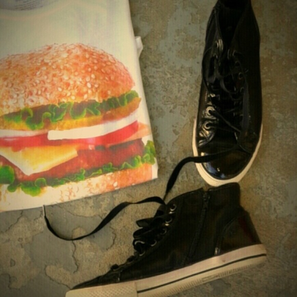 NEW LISTING‼️FIFTH SUN Burger Tee - Picture 8 of 16